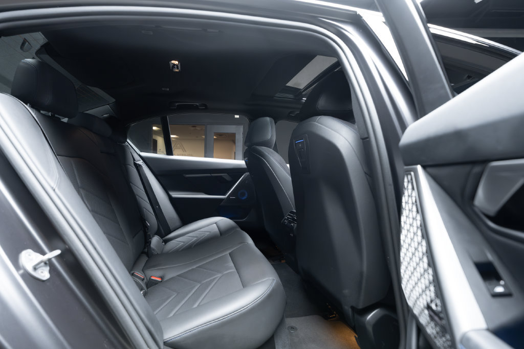 Used 2024 BMW i5 M60 w/ Premium Package AWD/4WD image 43