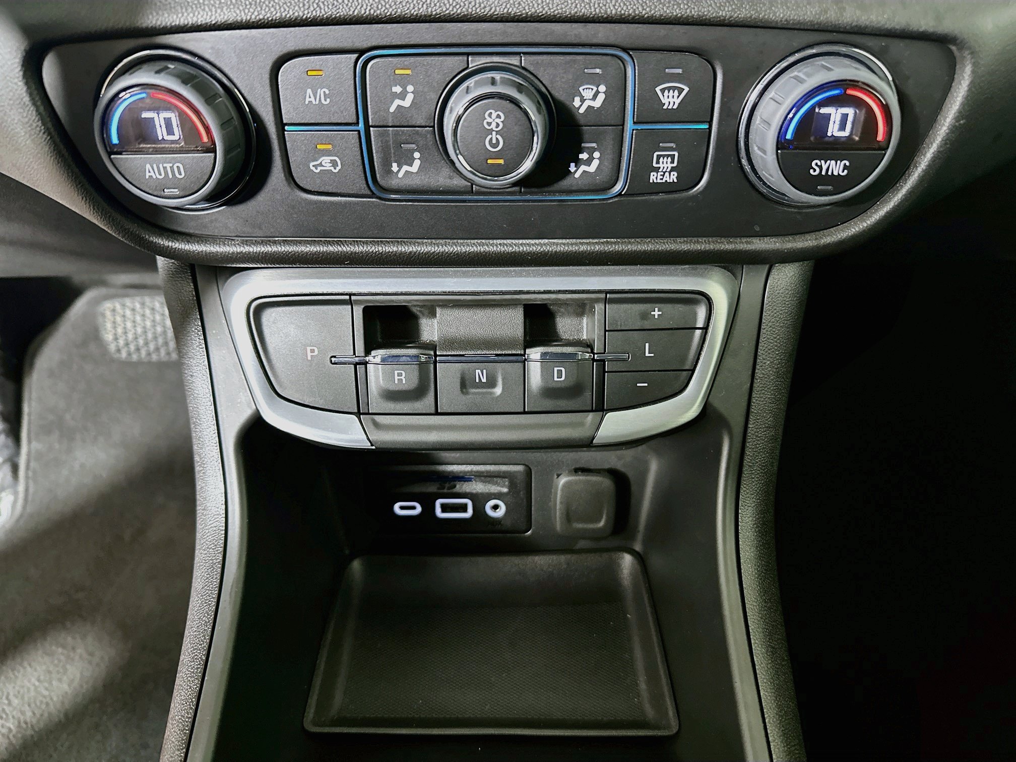 Used 2024 GMC Terrain SLT AWD/4WD image 23