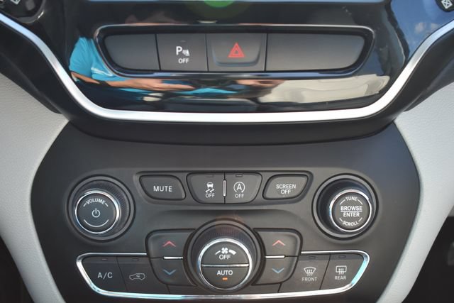 Used 2021 Jeep Cherokee Limited w/ Sun & Sound Group AWD/4WD image 31