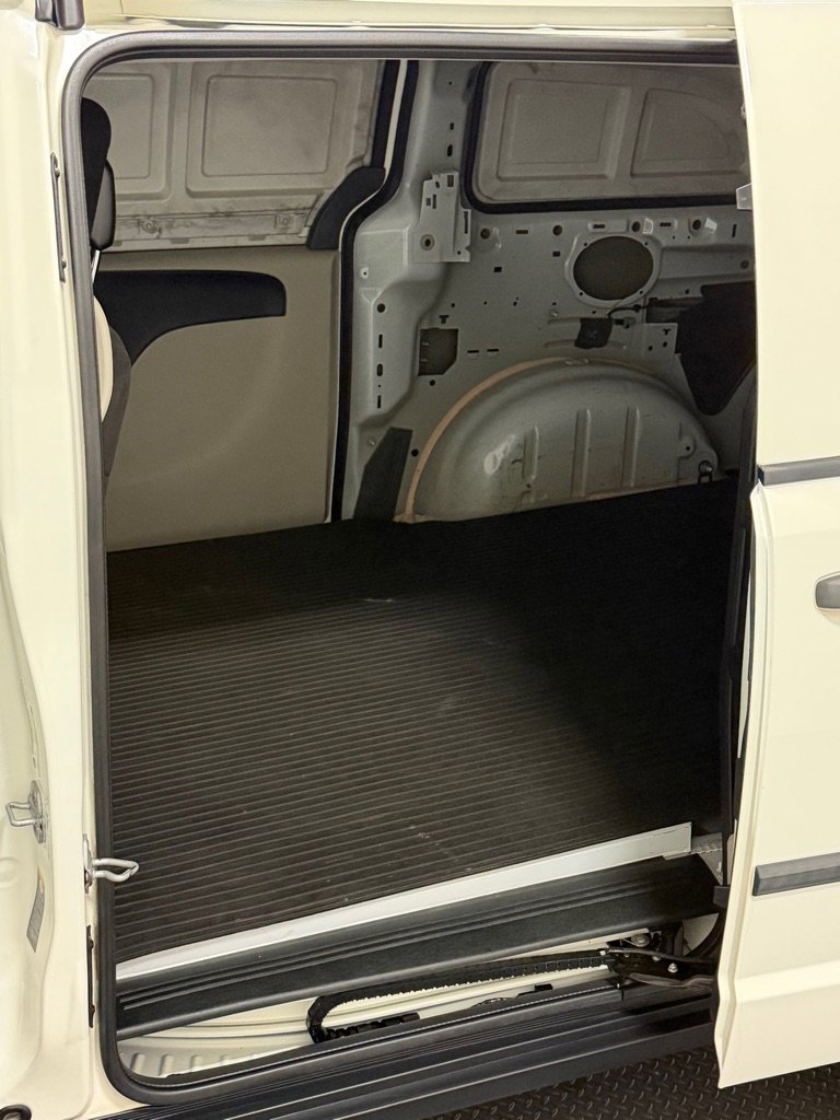 Used 2013 RAM C/V Tradesman image 9