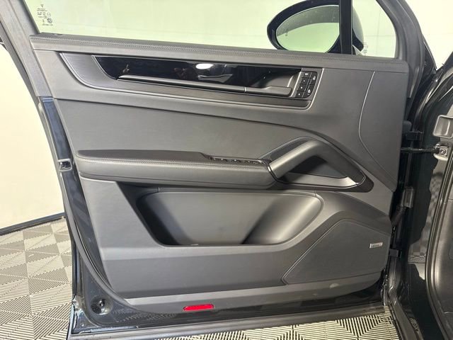 Used 2026 Porsche Cayenne GTS image 27
