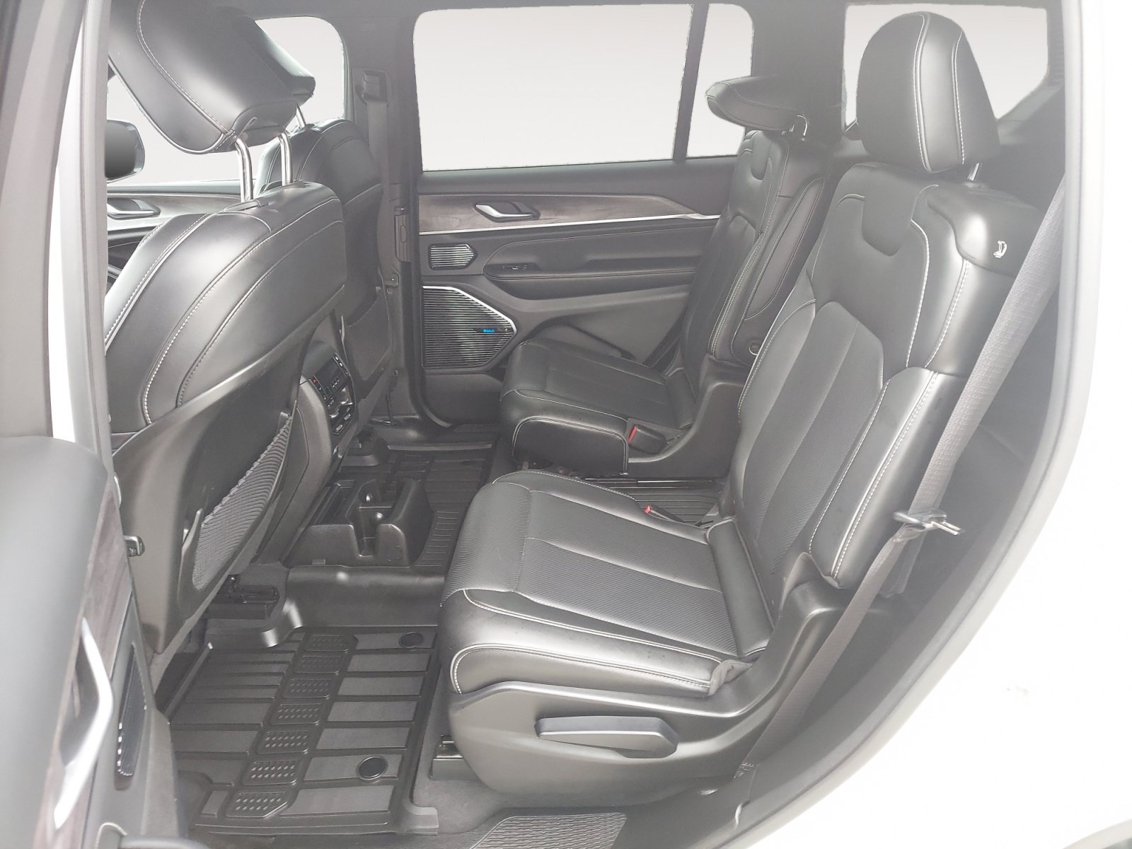 Used 2023 Jeep Grand Cherokee L Overland AWD/4WD image 24