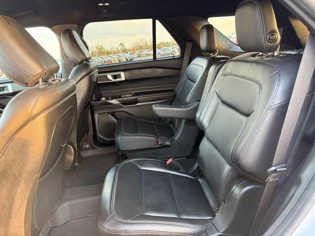 Used 2020 Ford Explorer XLT w/ Equipment Group 202A image 7