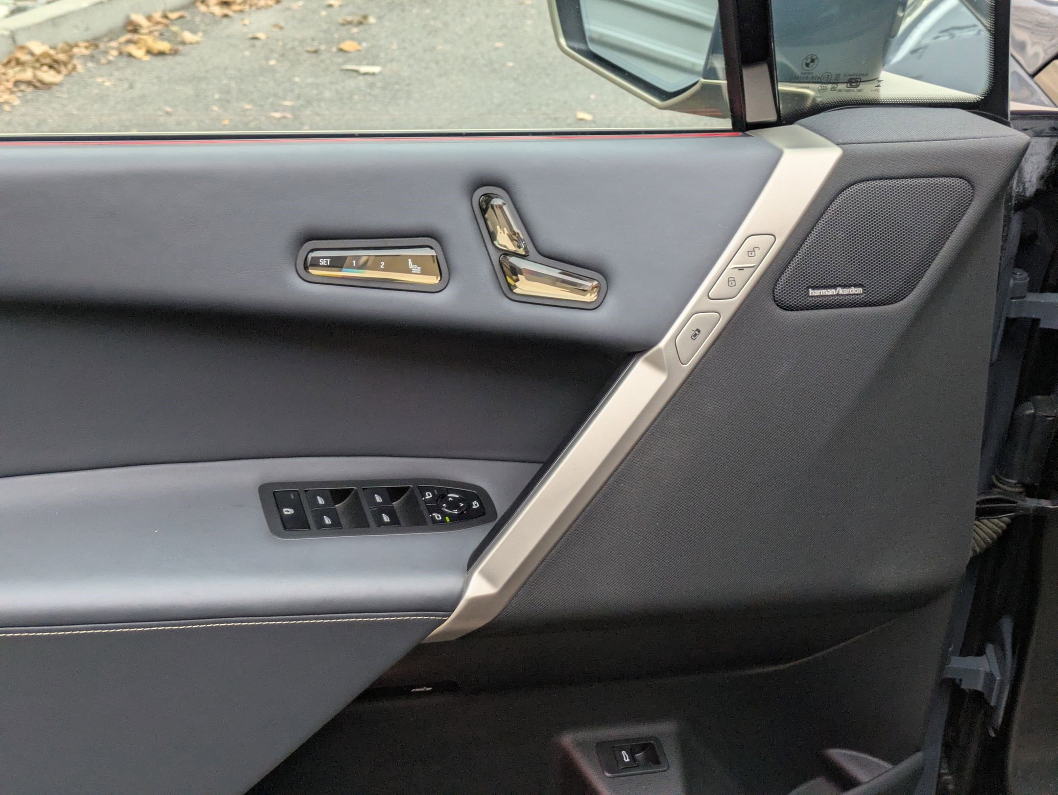 Used 2022 BMW iX xDrive50 w/ Premium Package image 13