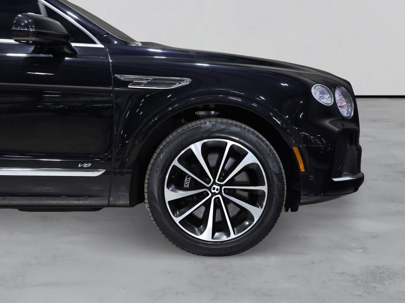 Used 2022 Bentley Bentayga AWD/4WD image 12