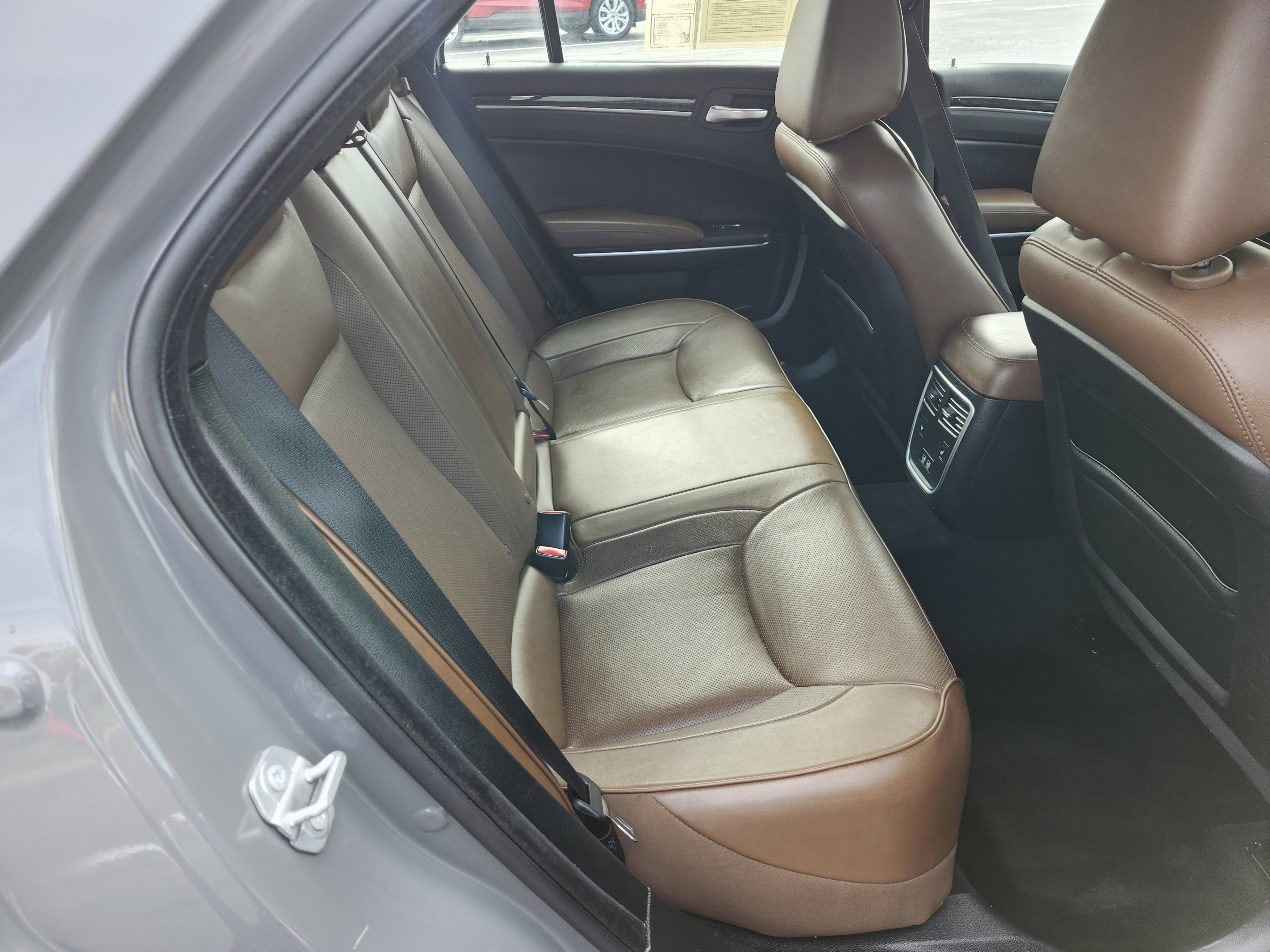 Used 2018 Chrysler 300 Limited image 12