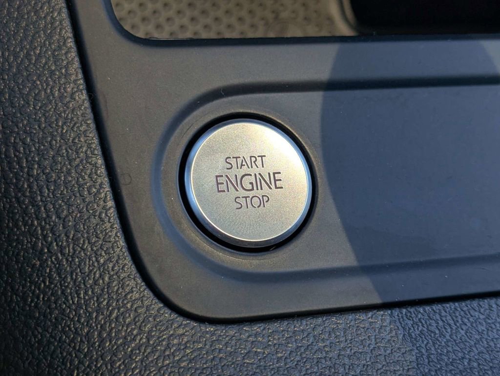 Used 2017 Volkswagen Tiguan SEL image 30