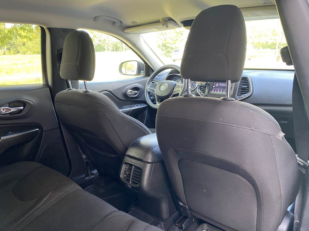 Used 2019 Jeep Cherokee Latitude w/ Popular Appearance Group AWD/4WD image 22