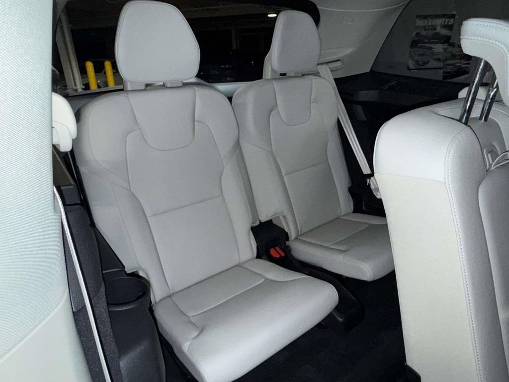 Used 2025 Volvo XC90 T8 Plus AWD/4WD image 17