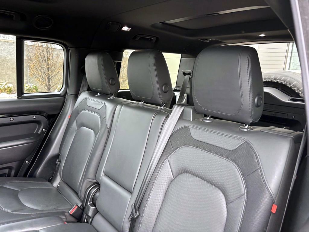 Used 2023 Land Rover Defender 130 X-Dynamic SE image 21