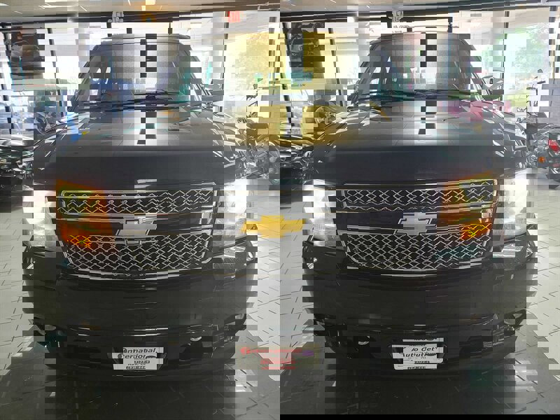 Used 2012 Chevrolet Suburban LTZ image 3