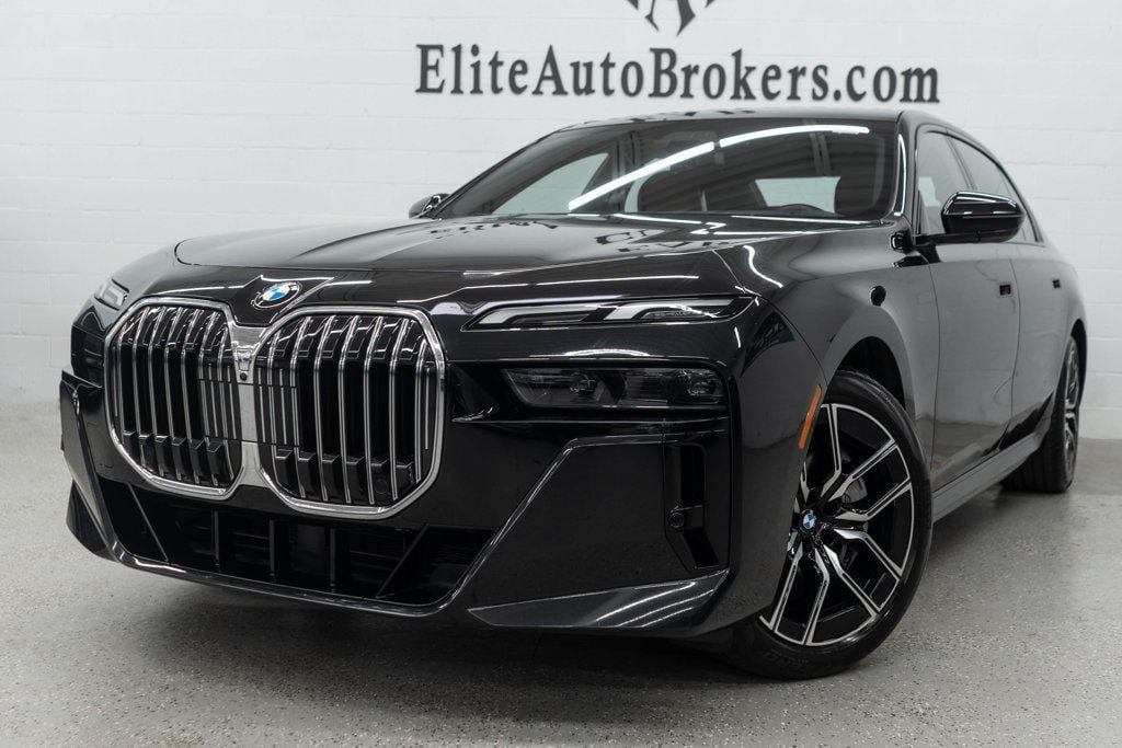 Used 2023 BMW 760i xDrive AWD/4WD image 55
