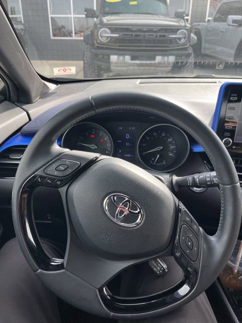 Used 2020 Toyota C-HR XLE image 4