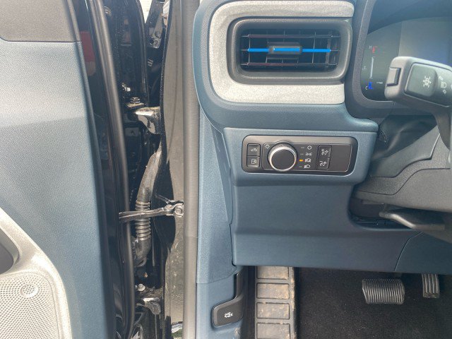 New 2025 Ford Maverick XLT FWD image 9