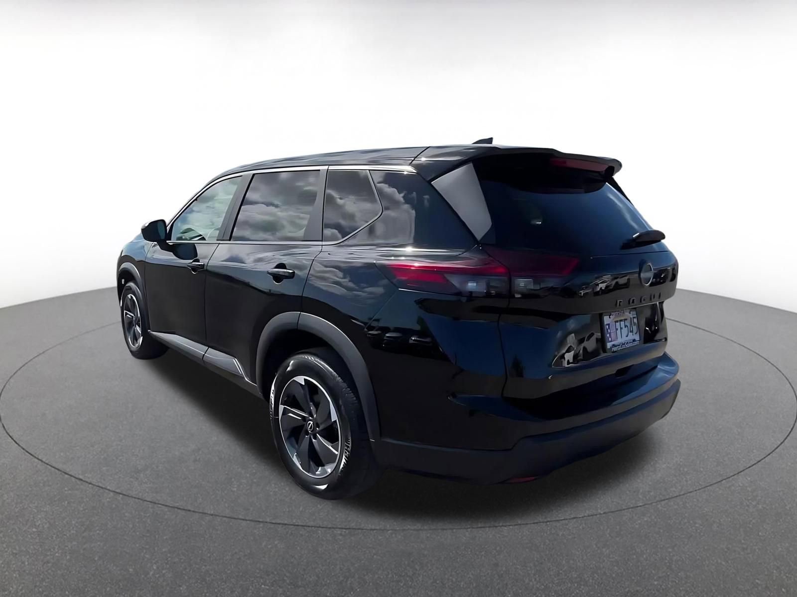 Used 2025 Nissan Rogue SV image 11