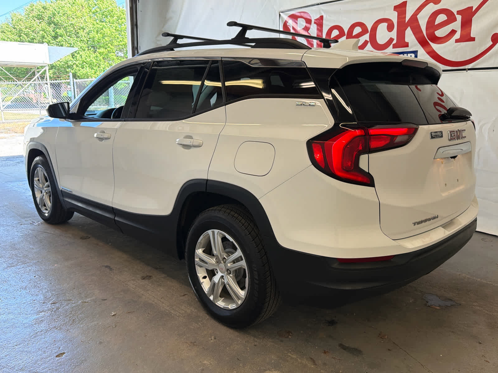 Used 2019 GMC Terrain SLE w/ Driver Convenience Package FWD image 9