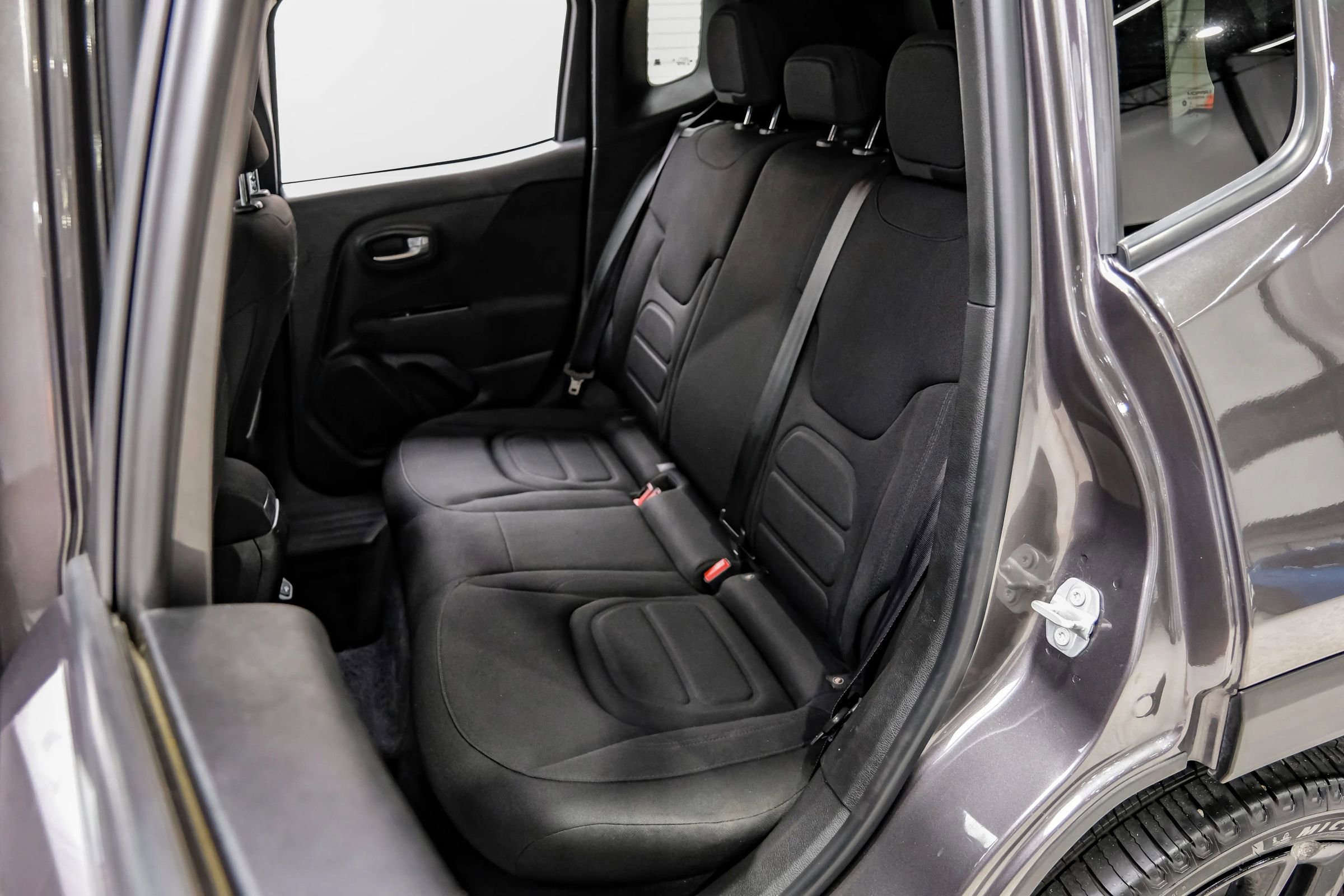 Used 2020 Jeep Renegade Latitude image 40