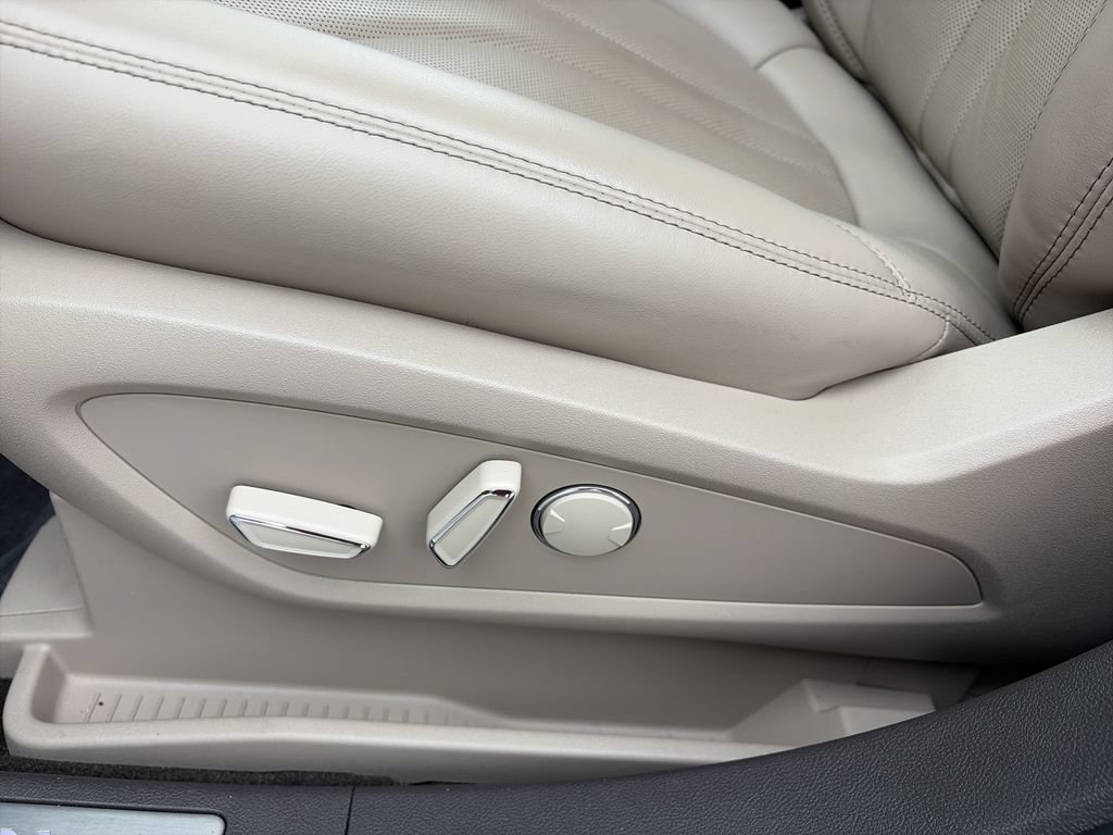 Used 2023 Lincoln Nautilus Reserve FWD image 13