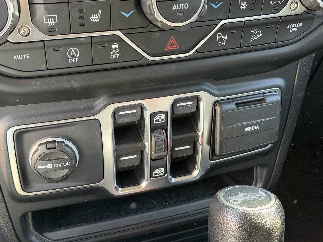 Used 2018 Jeep Wrangler Unlimited Sport S AWD/4WD image 19
