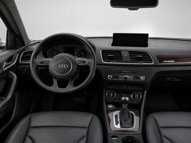 Used 2018 Audi Q3 2.0T Premium Plus w/ Premium Plus Package AWD/4WD image 29