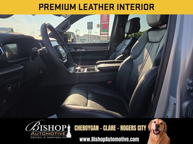 Used 2023 Jeep Wagoneer L Series II AWD/4WD image 5
