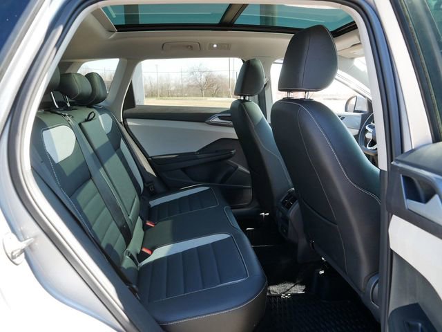 Certified 2025 Volkswagen Taos SEL AWD/4WD image 19