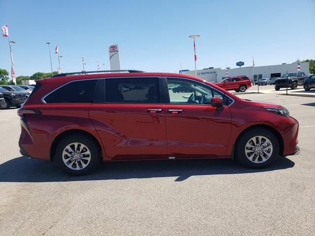 New 2026 Toyota Sienna XLE FWD image 4