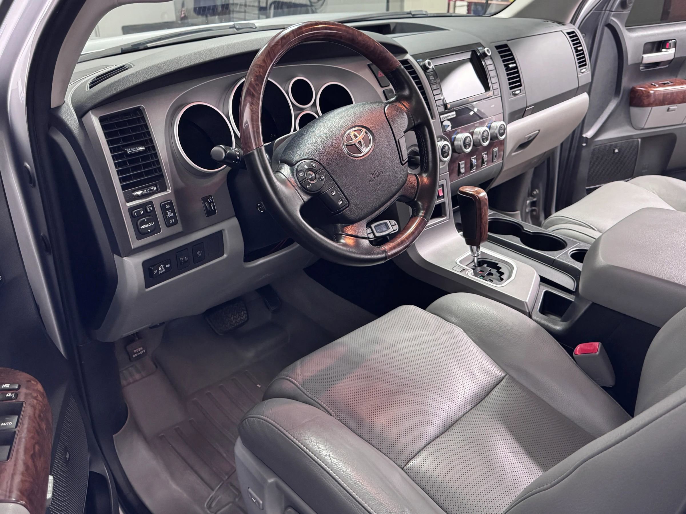 Used 2010 Toyota Tundra Limited AWD/4WD image 19