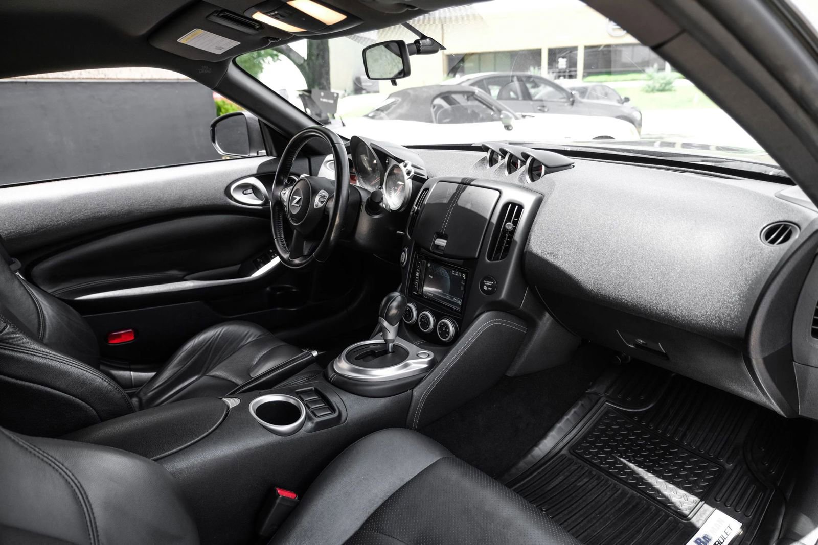 Used 2016 Nissan 370Z Coupe RWD image 13