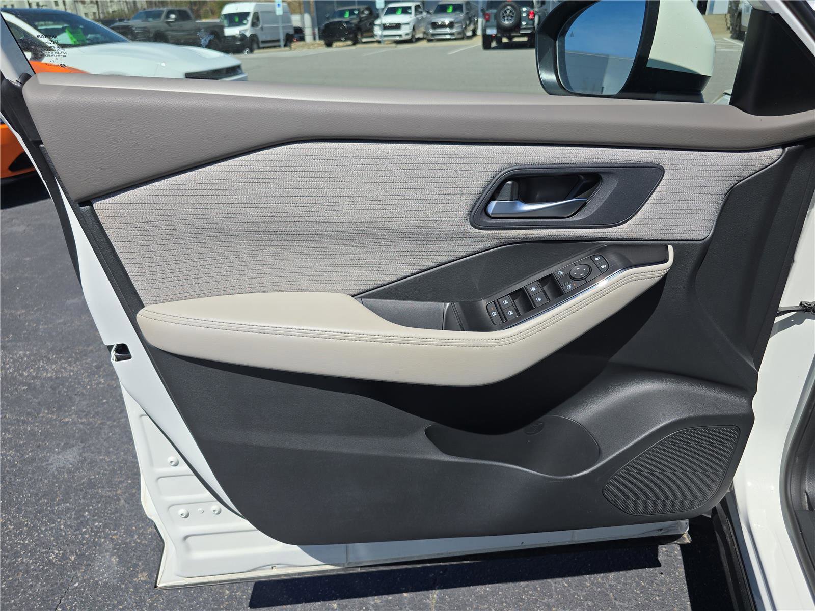 Used 2023 Nissan Rogue SV FWD image 19