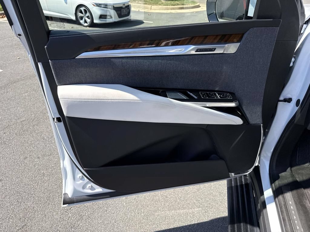 Used 2026 Cadillac Escalade Platinum Sport w/ LPO, ONYX Package AWD/4WD image 36