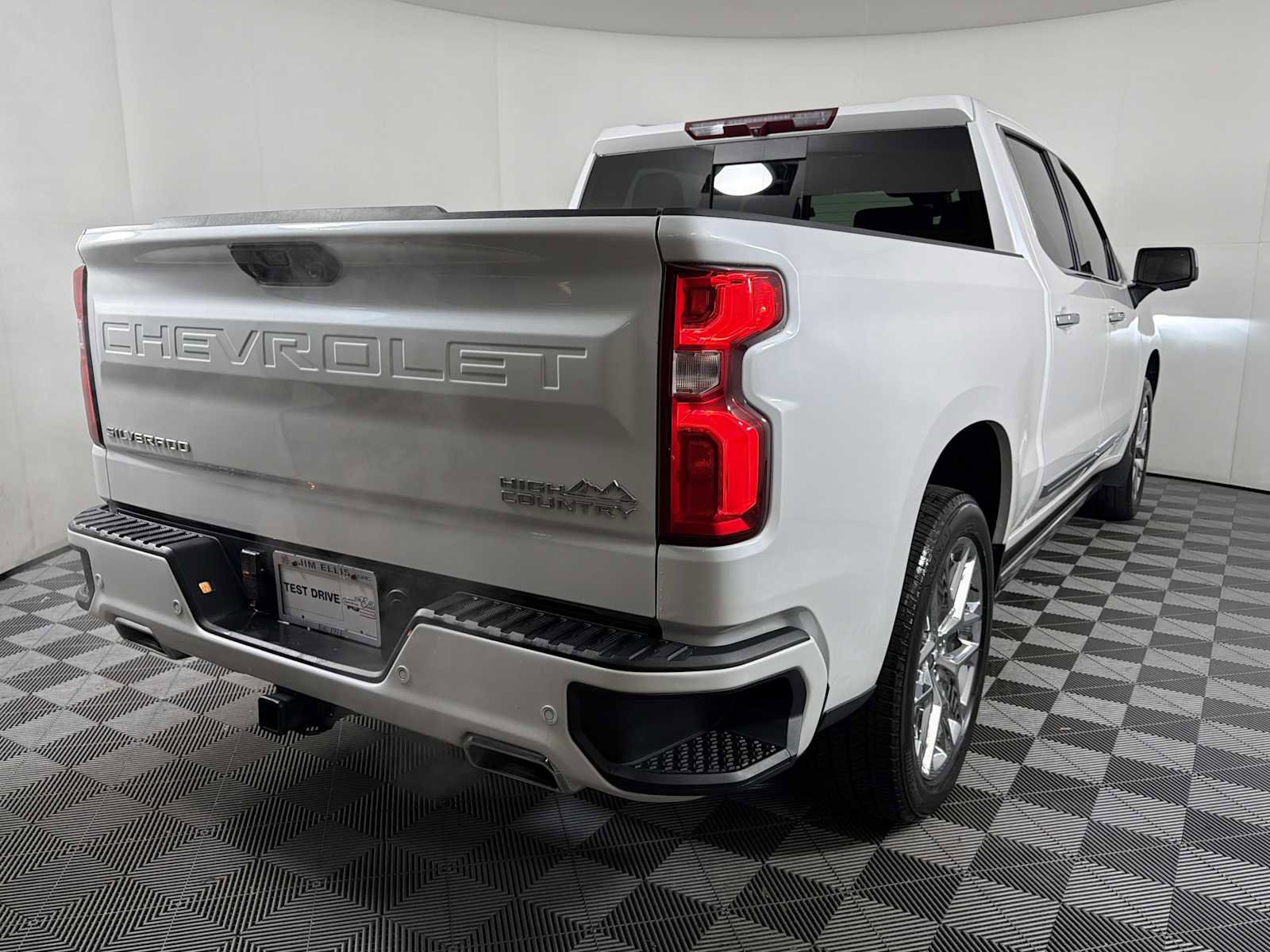 Used 2023 Chevrolet Silverado 1500 High Country w/ High Country Premium Package image 6