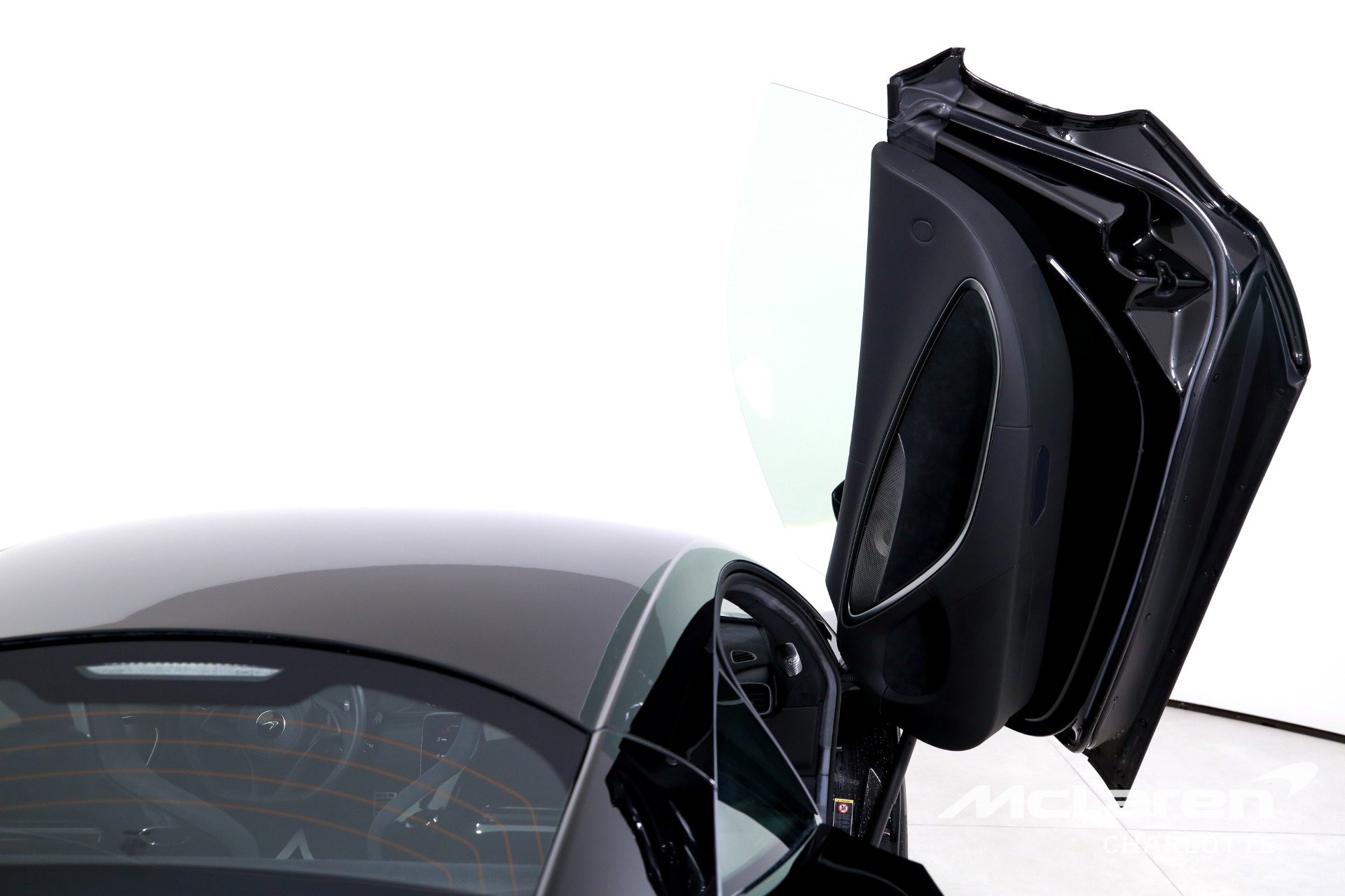 Used 2023 McLaren Artura image 18