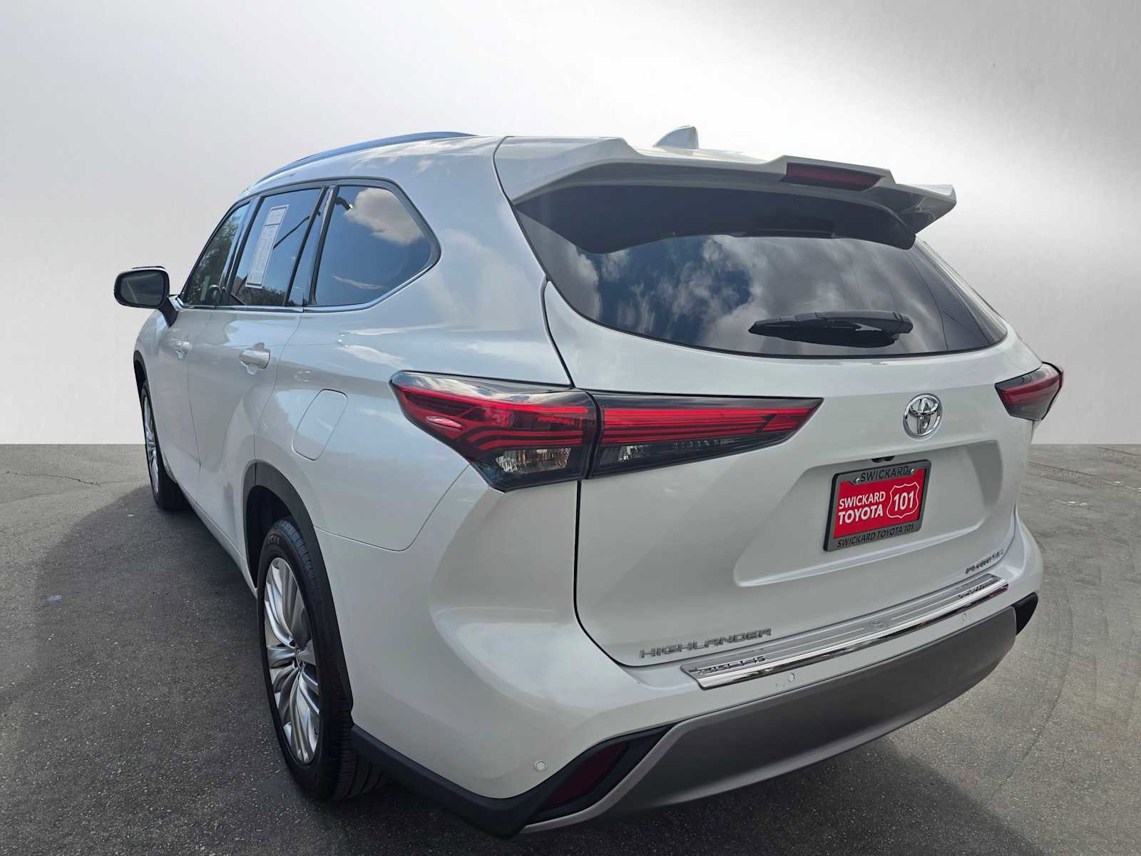 Used 2023 Toyota Highlander Platinum image 5