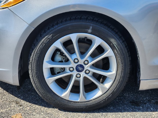 Used 2020 Ford Fusion SE FWD image 9