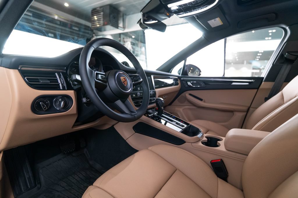 New 2026 Porsche Macan AWD/4WD image 4