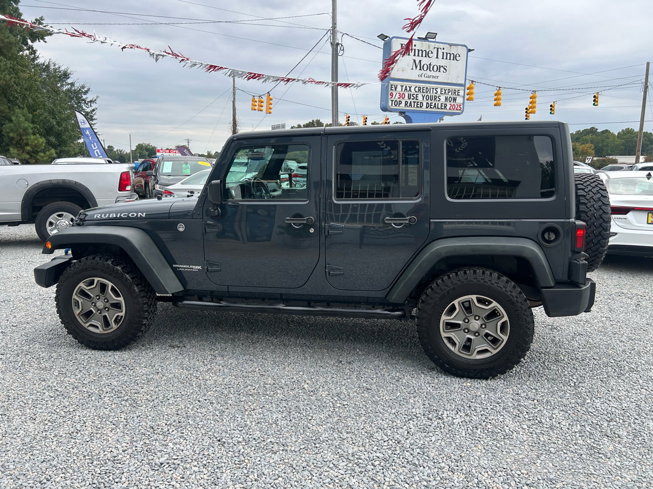Used 2018 Jeep Wrangler Unlimited Rubicon w/ Cold Weather Group image 2