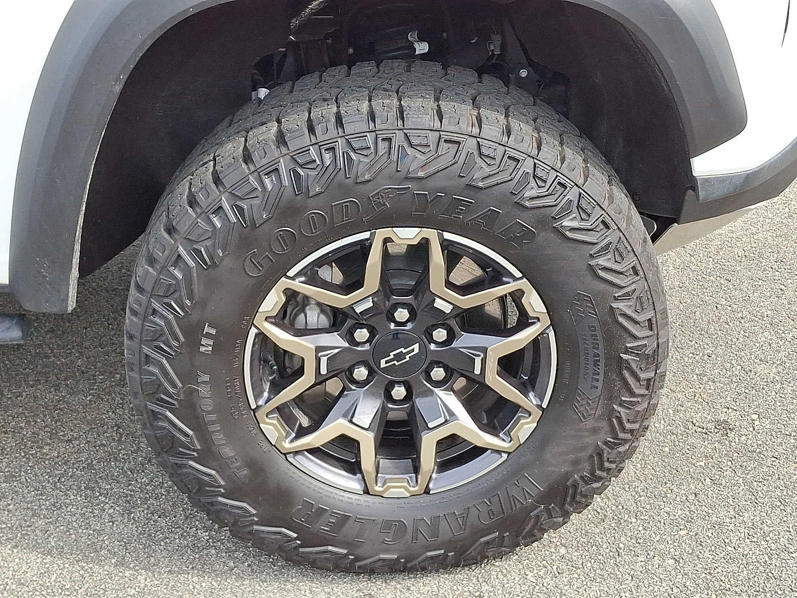 Used 2024 Chevrolet Colorado ZR2 AWD/4WD image 8