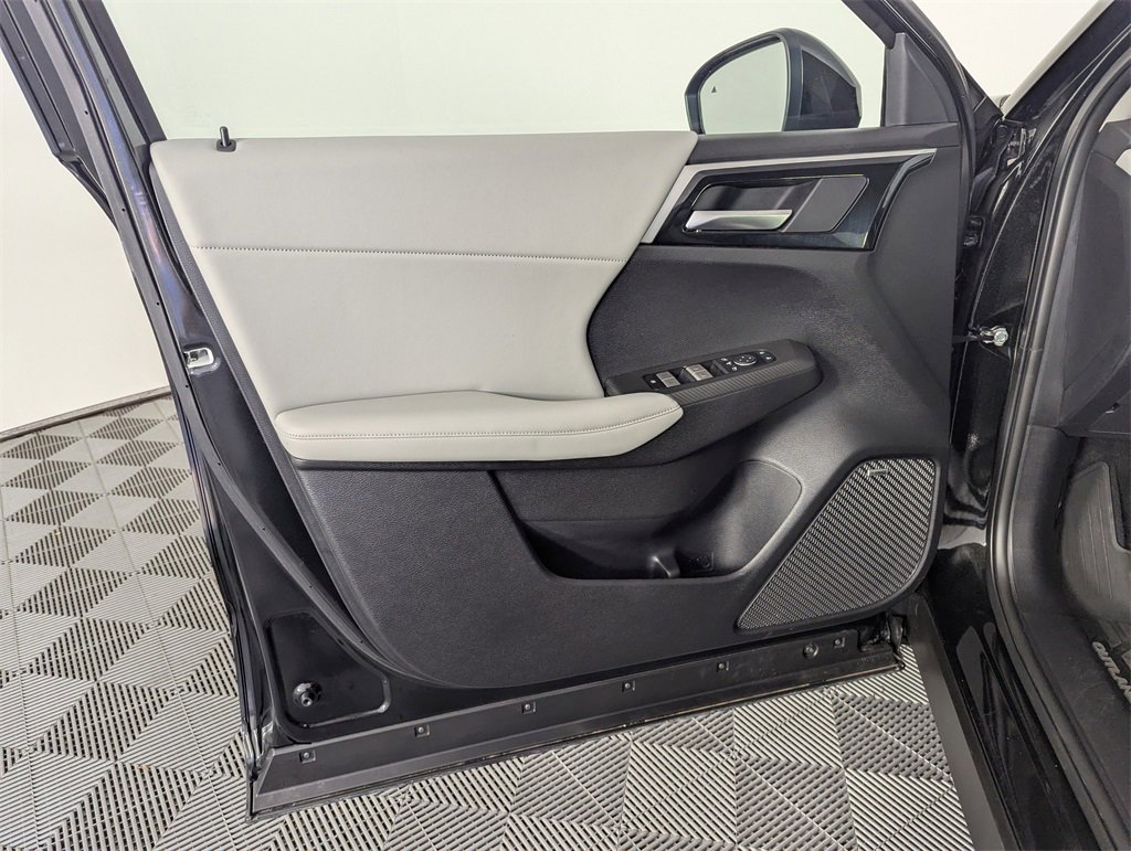 Used 2025 Mitsubishi Outlander SE image 18