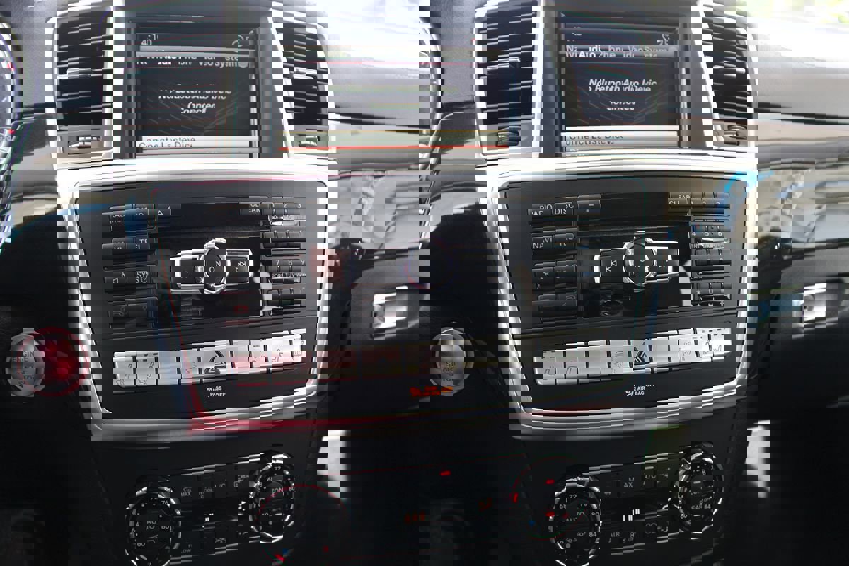 Used 2015 Mercedes-Benz GL 550 4MATIC image 45