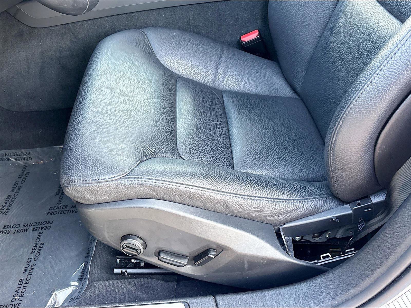 Used 2025 Volvo V60 B5 Cross Country Plus image 19