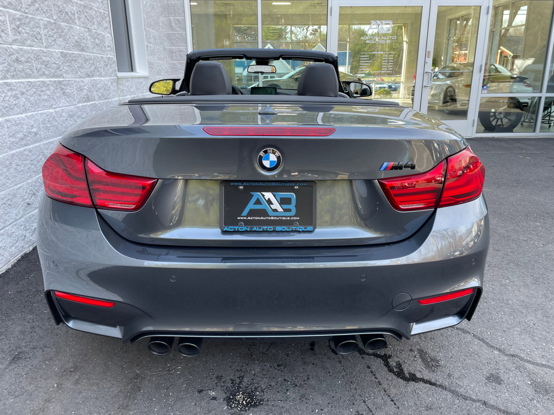 Used 2018 BMW M4 Convertible RWD image 35