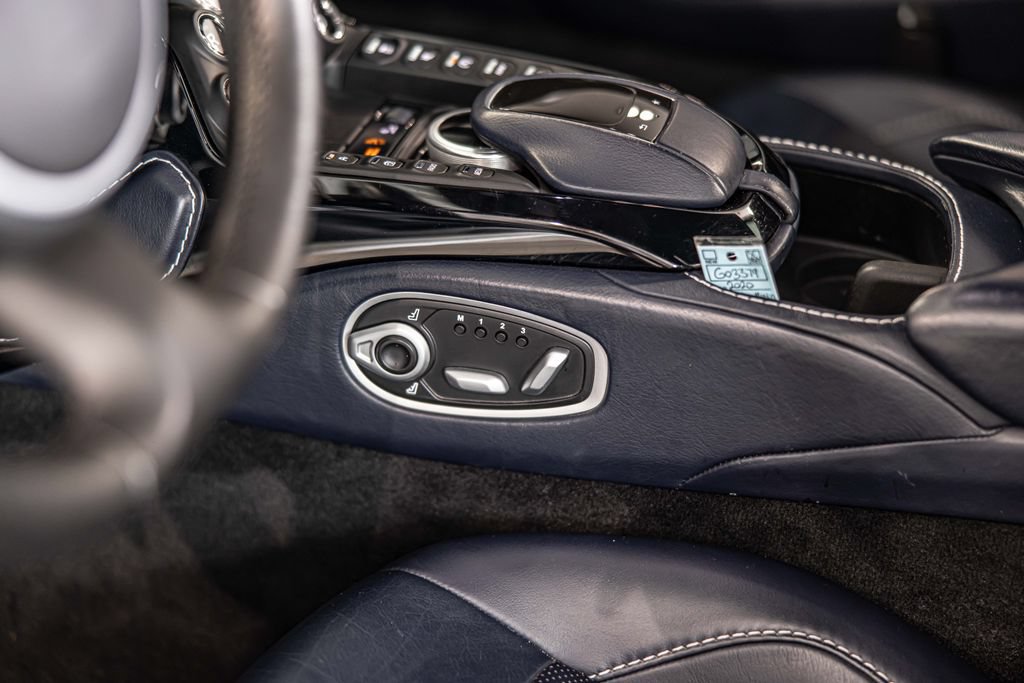 Used 2020 Aston Martin V8 Vantage Coupe RWD image 20