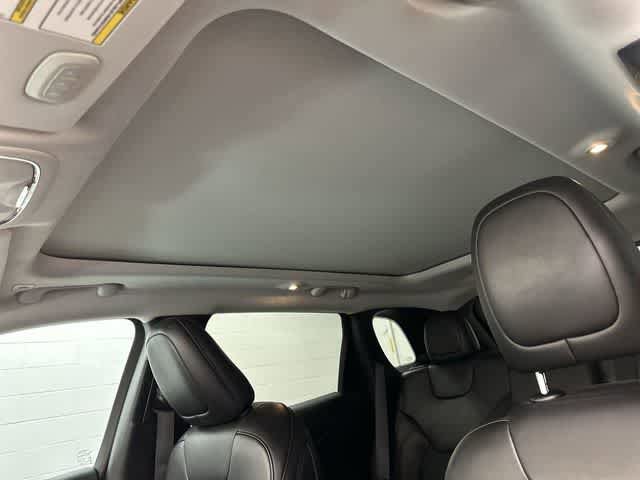 Used 2019 Jeep Cherokee Latitude Plus AWD/4WD image 27