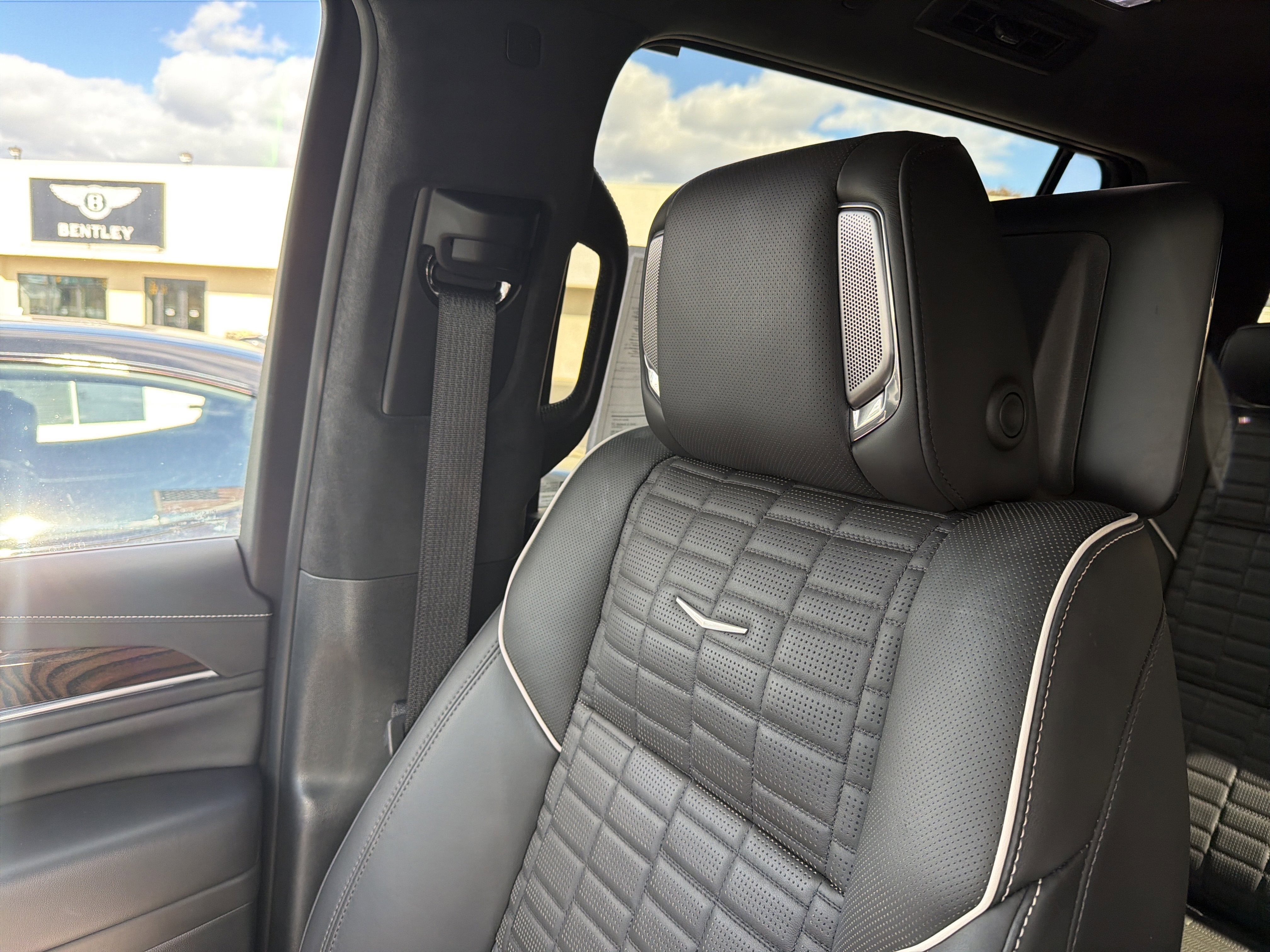 Used 2022 Cadillac Escalade ESV Premium Luxury Platinum image 23