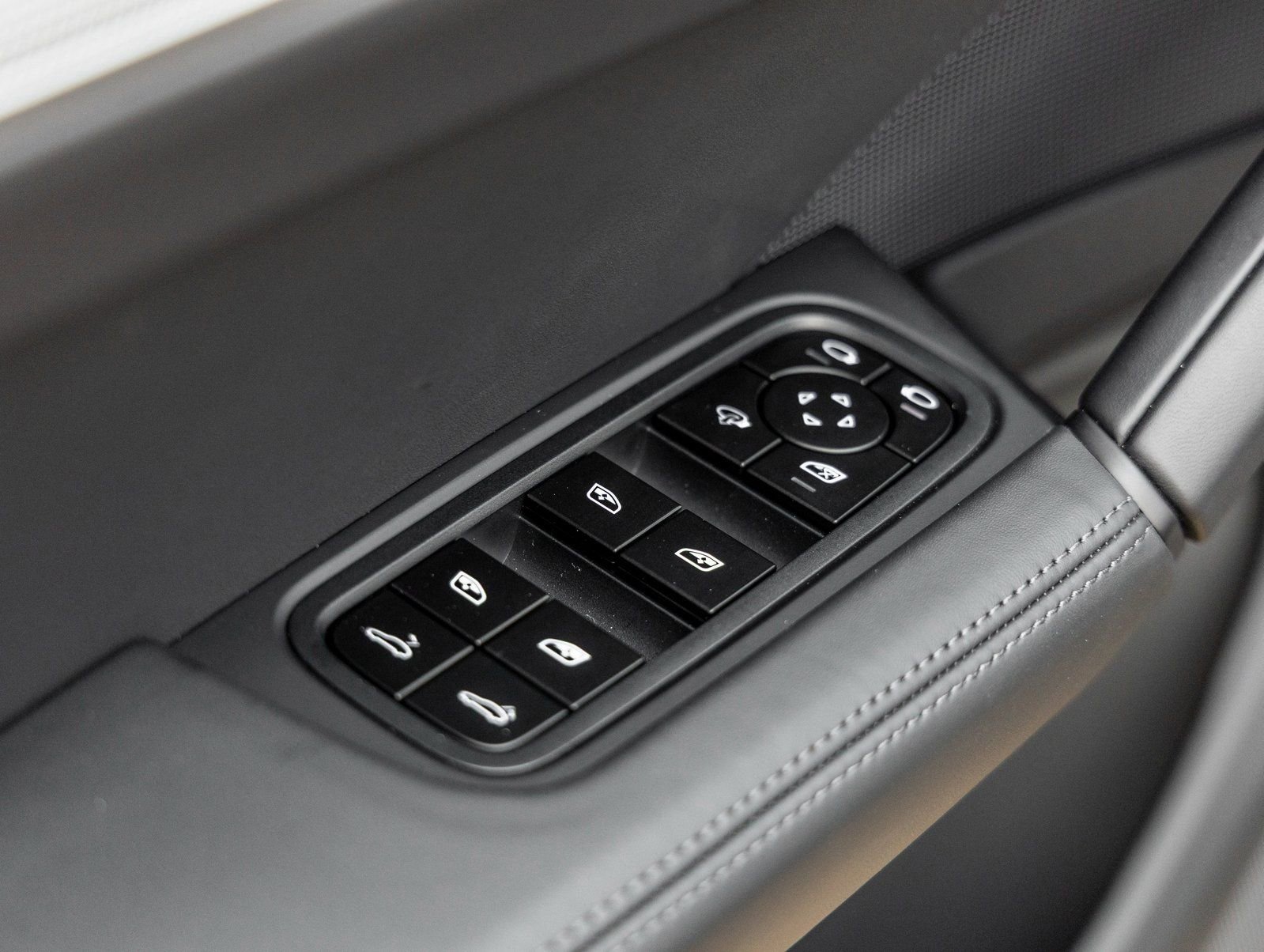 Used 2026 Porsche Cayenne Coupe image 20