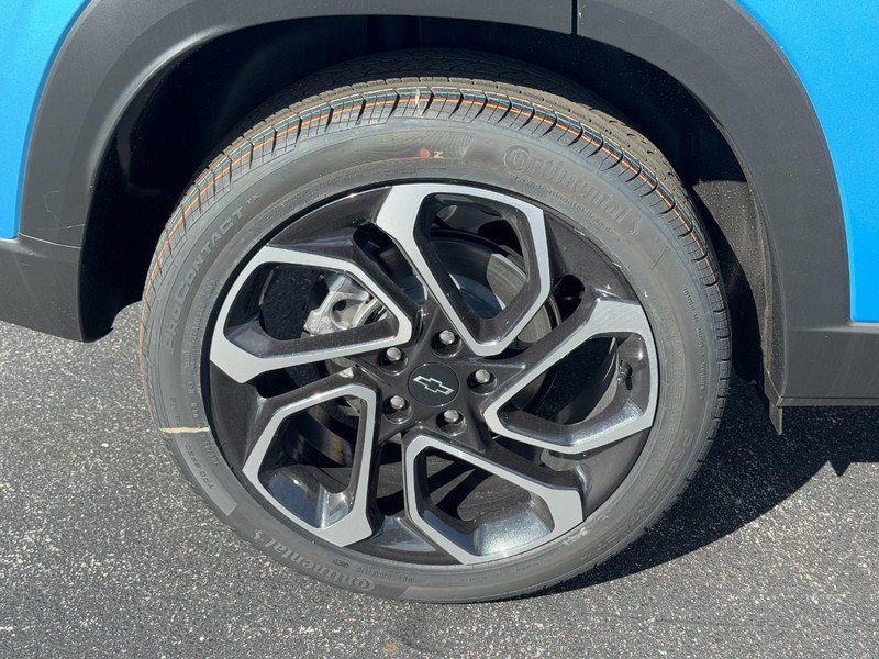 New 2026 Chevrolet Trax RS w/ Sunroof Package FWD image 4