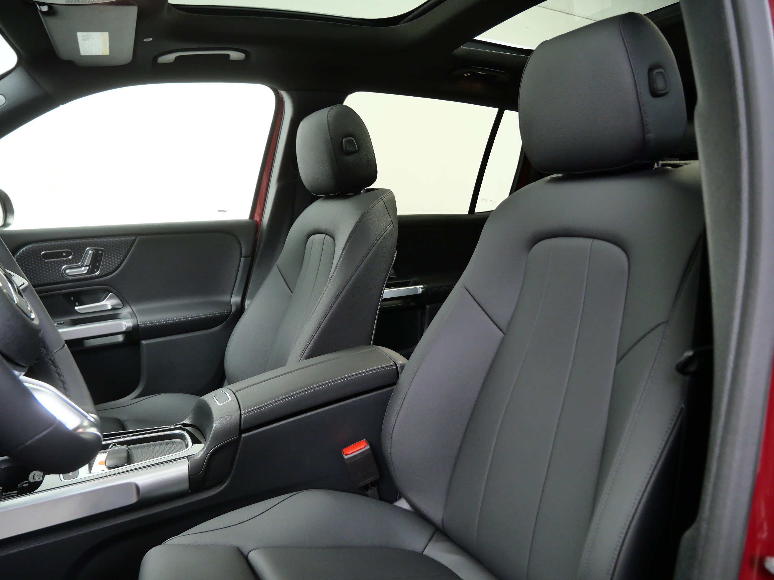 New 2026 Mercedes-Benz GLB 250 4MATIC image 8
