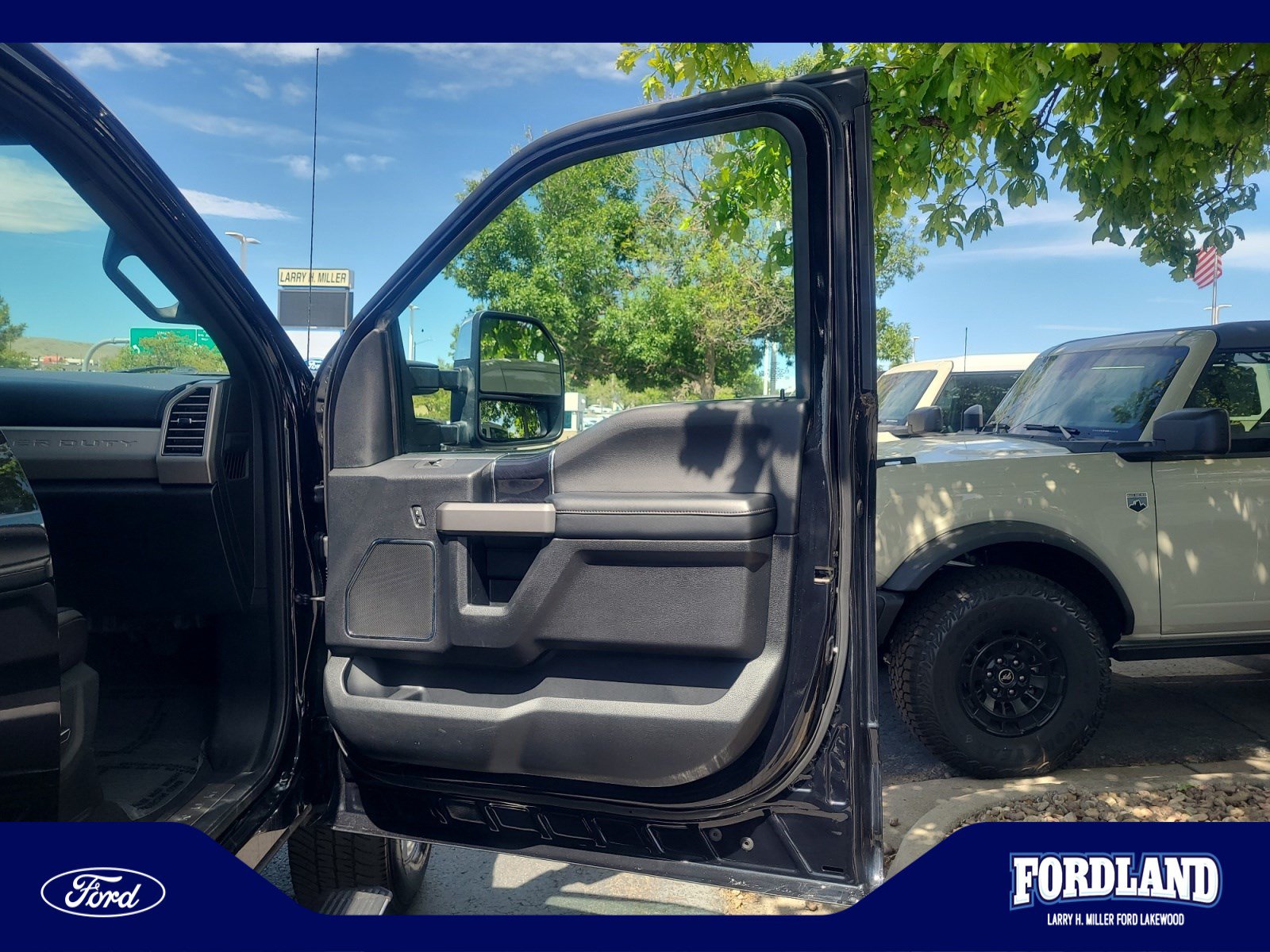 Used 2020 Ford F350 Platinum w/ FX4 Off-Road Package AWD/4WD image 16