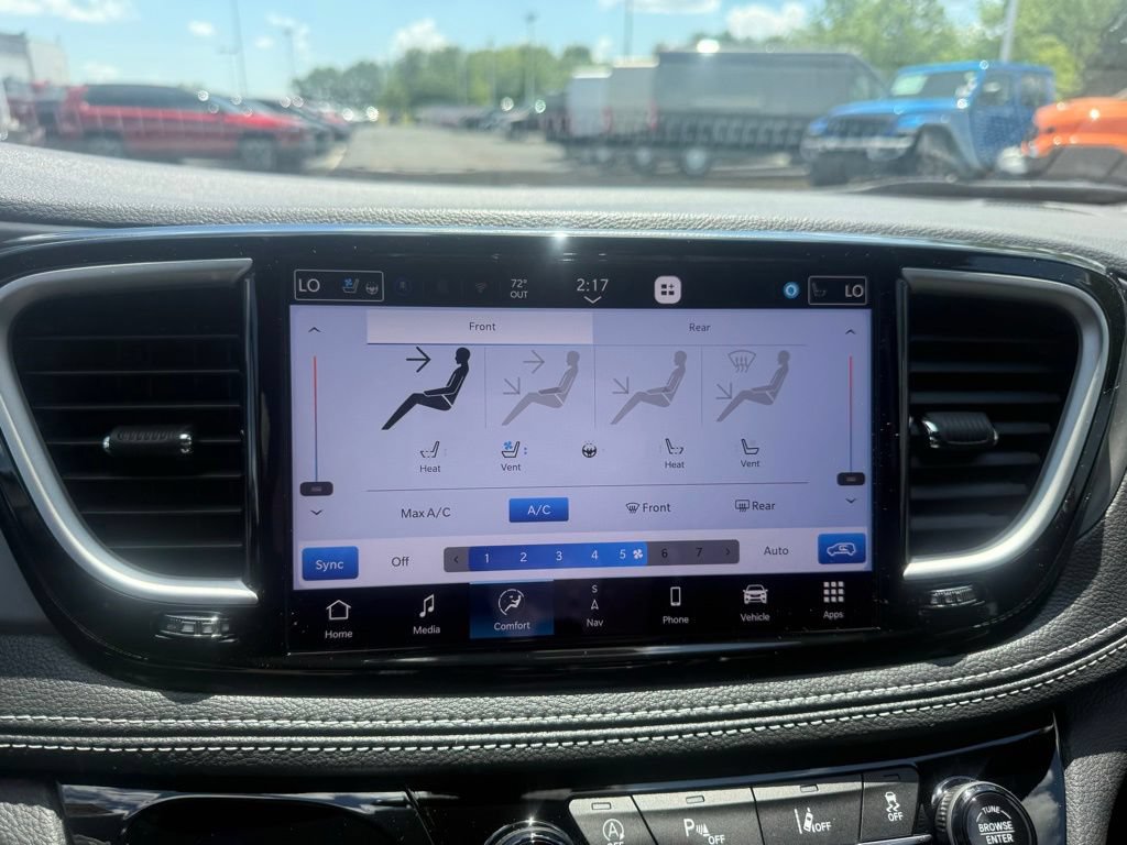 New 2027 Chrysler Pacifica Limited w/ Family Tech Group FWD image 22